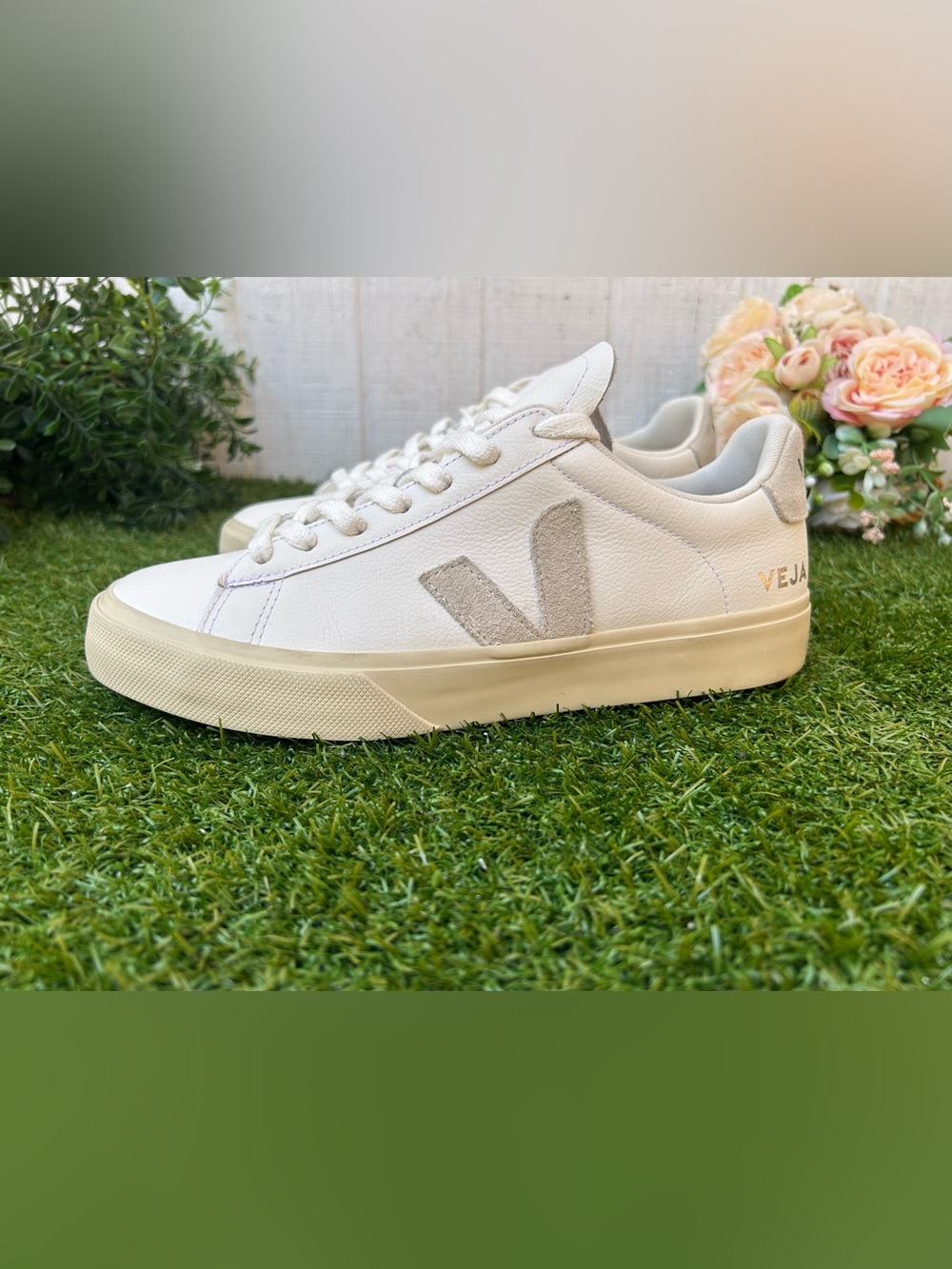 VEJA White Leather low top sneakers White leather light grey suede logo  size 8 - Picture 12 of 16